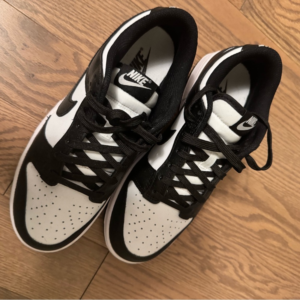 Nike Womens Black and White Low-Top Sneakers